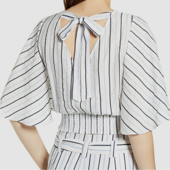 Moon River Women's White Flutter Sleeve Smocked Striped Crop Top Size L - Picture 2 of 5